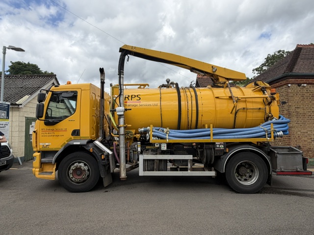 Vacuum tanker for cess pit and septic tank emptying